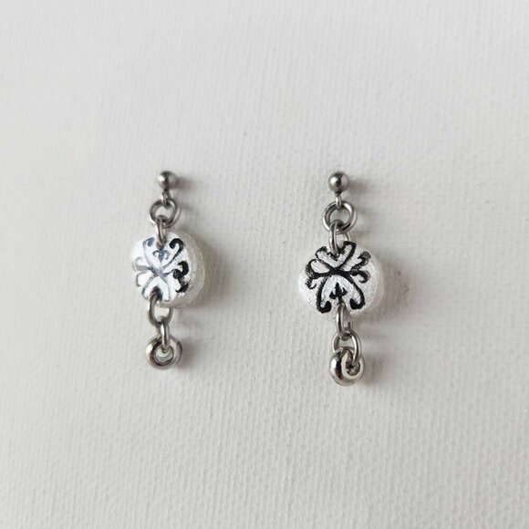 Vintage Victorian Gothic silver circle earrings - Picture 9 of 11